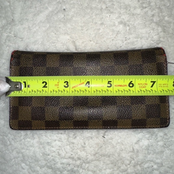 Authentic Louis Vuitton Damier wallet - Picture 12 of 13